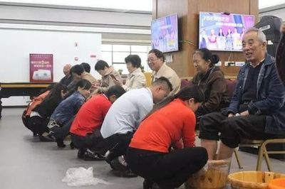 85歲老人足浴店半年消費40萬，百名技師服務引爭議